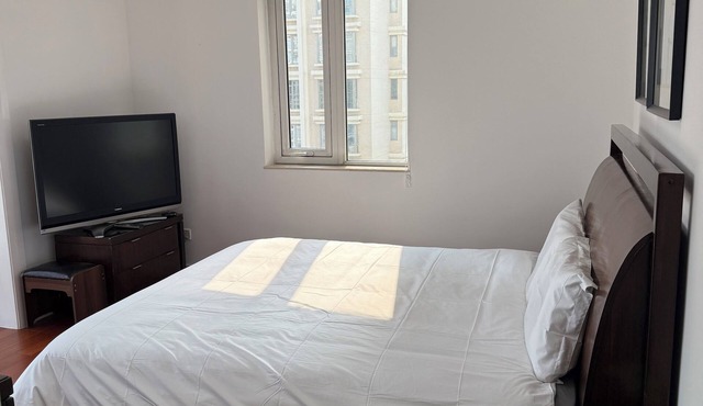 Spacious 3-bedroom apartment in prestigious Beijing Palm Springs Int’l Apartment in Chao Yang Qu