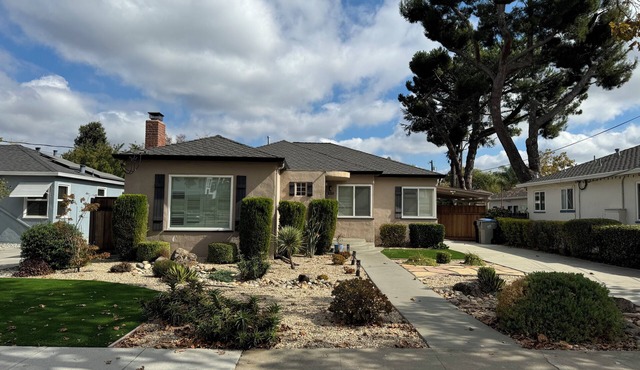 Spacious 4-bedroom house with pretty yard in downtown San Jose in San Jose