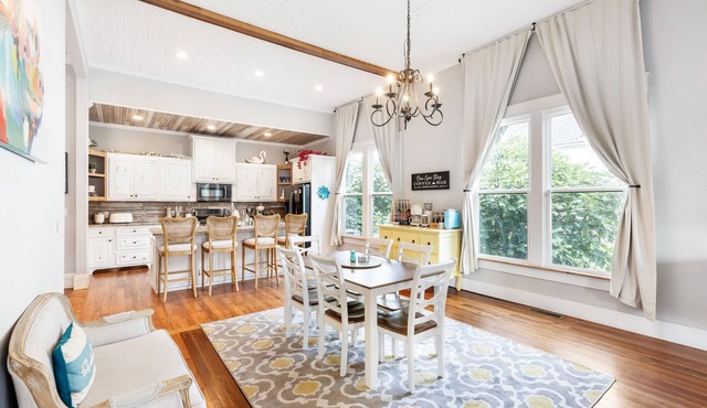 Spacious 4-bedroom w/full en suite baths - 1/2 mile from Covington Square! in Covington