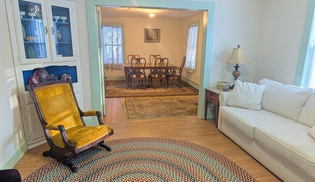 Spacious & Cozy Ground Floor 2/3 Bed private suite in Shelburne Falls