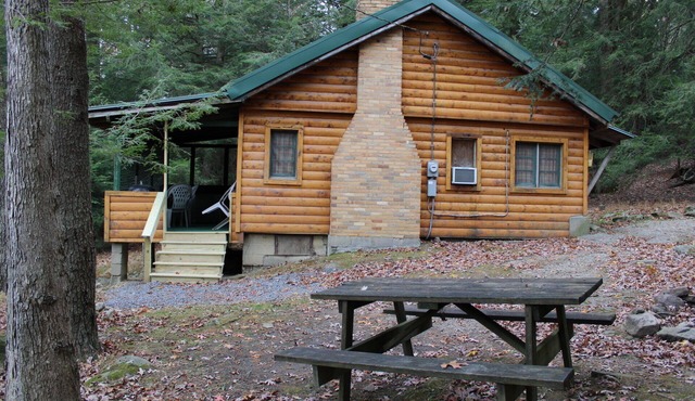 Spacious Log Cabin with Fireplace and Hot tub in Clarington