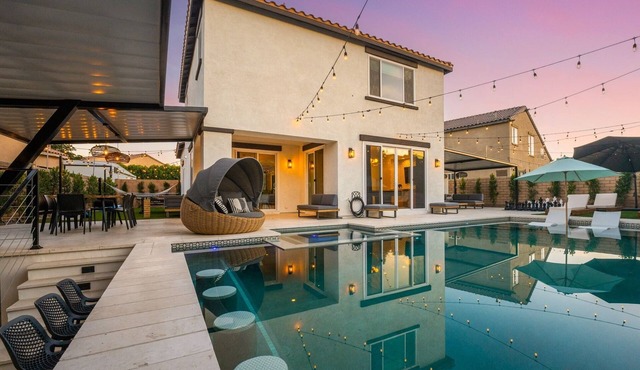 Stunning salt-water pool home with games and more! in Coachella