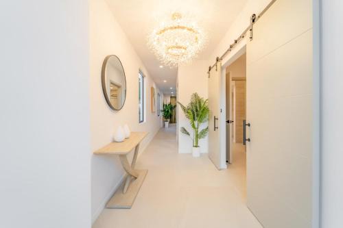 Stylish NEW 2BR Villa with Pool Walk to Beach