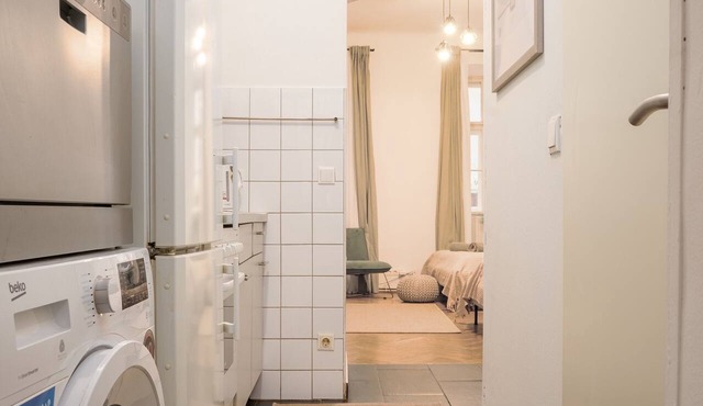Stylishly renovated and 15 minutes from downtown, right on the Danube in Wien