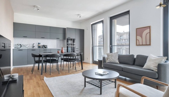 Sunny, Centrally Located Mitte 2BR near Potsdamer Platz, by Blueground in Berlin