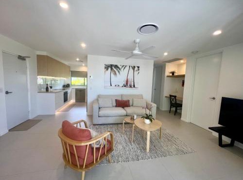 Sunny Coolum Beach Retreat in Coolum Beach