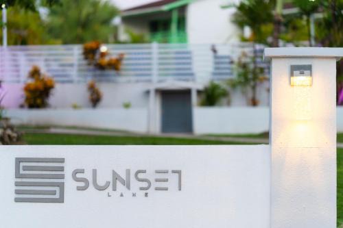 Sunset Lane Apartment Hotel