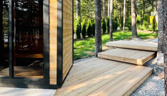 The Lake Villa Cedar Sauna, Hot Tub, and Private Putting Green Escape for Two in Ingramport