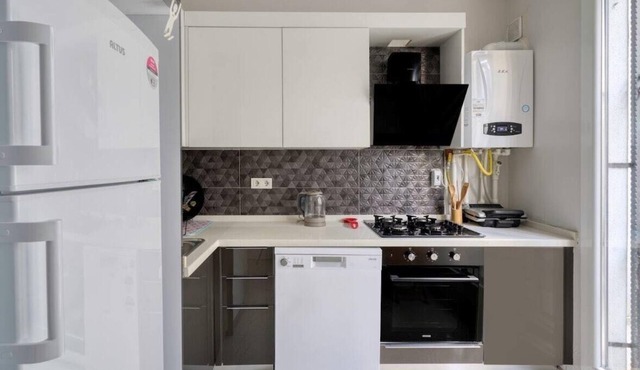 This apartment is a 3 bedroom(s), 1.5 bathrooms, located in Beşiktaş, İstanbul. in Besiktas