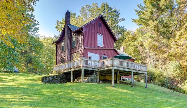 Tranquil 3 BR Stockbridge House w/Private Deck! in Stockbridge