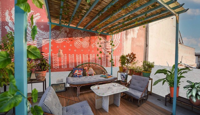 Tranquil Studio with Spacious Terrace Garden, Gazebo, close to the heritage City in Jaipur