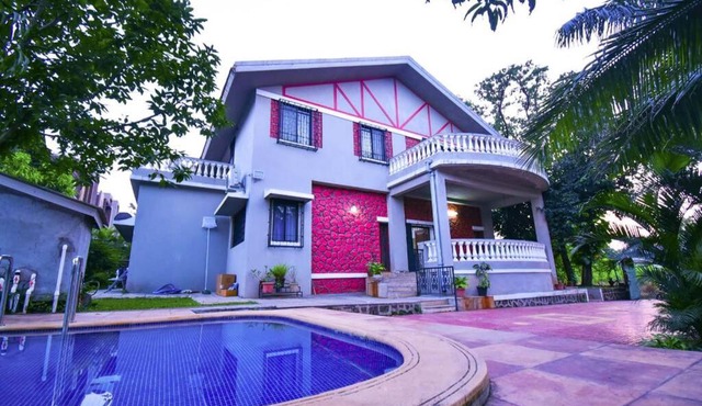 Unique Villa - Spacious and Plus-size 4 Bedroom Villa with Pool in Lonavala
