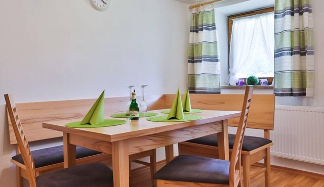 Vacation apartment for 2-4 persons, shower/WC, south-facing balcony, TV, W-LAN in Ramsau