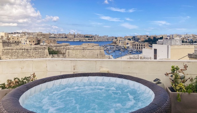 Valletta and Grand Harbour Lookout SEA View BBQ in Il-Kalkara