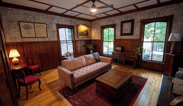 Vermont Downtown Oasis - Two Bedroom in Picturesque Downtown in Bennington