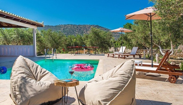 Villa Avra - With Private Pool in Rethymno