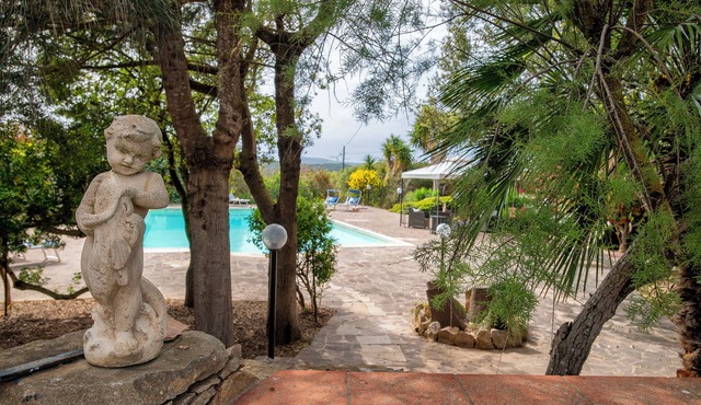 Villa Melograno with annexe, exclusive swimming pool surrounded by greenery in Campanedda