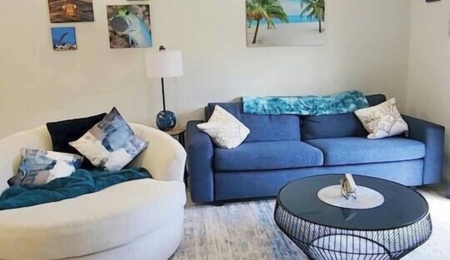 West Bay Oasis: 2BR Condo w/Pool in West Bay