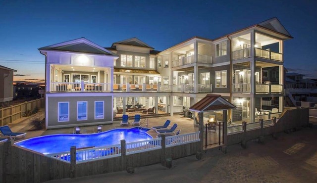 Wonderful beachfront home w/private indoor & outdoor pools, WiFi, AC, deck in Virginia Beach