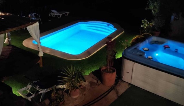 Wonderful house with amazing Jacuzzi, 20 'beach and fantastic mountain views in Alcaucín