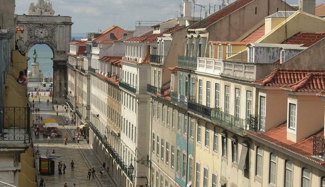 Your home right in the heart of Lisbon! with a balcony to the Augusta Street! in Lisboa