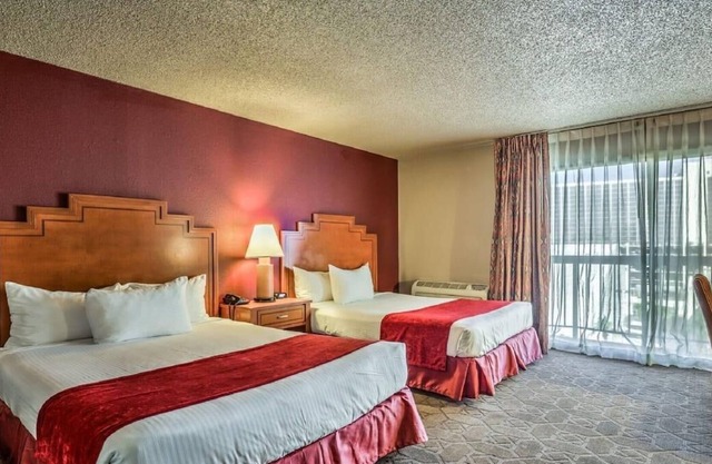 4 x Santa Fe Queen Non Smoking Rooms at Edgewater Casino Resort in Laughlin