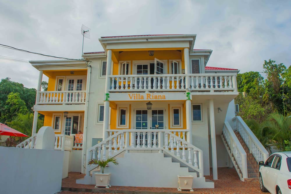Welches Villa | 2 Bedroom Holiday rental With Pool On The Southcoast