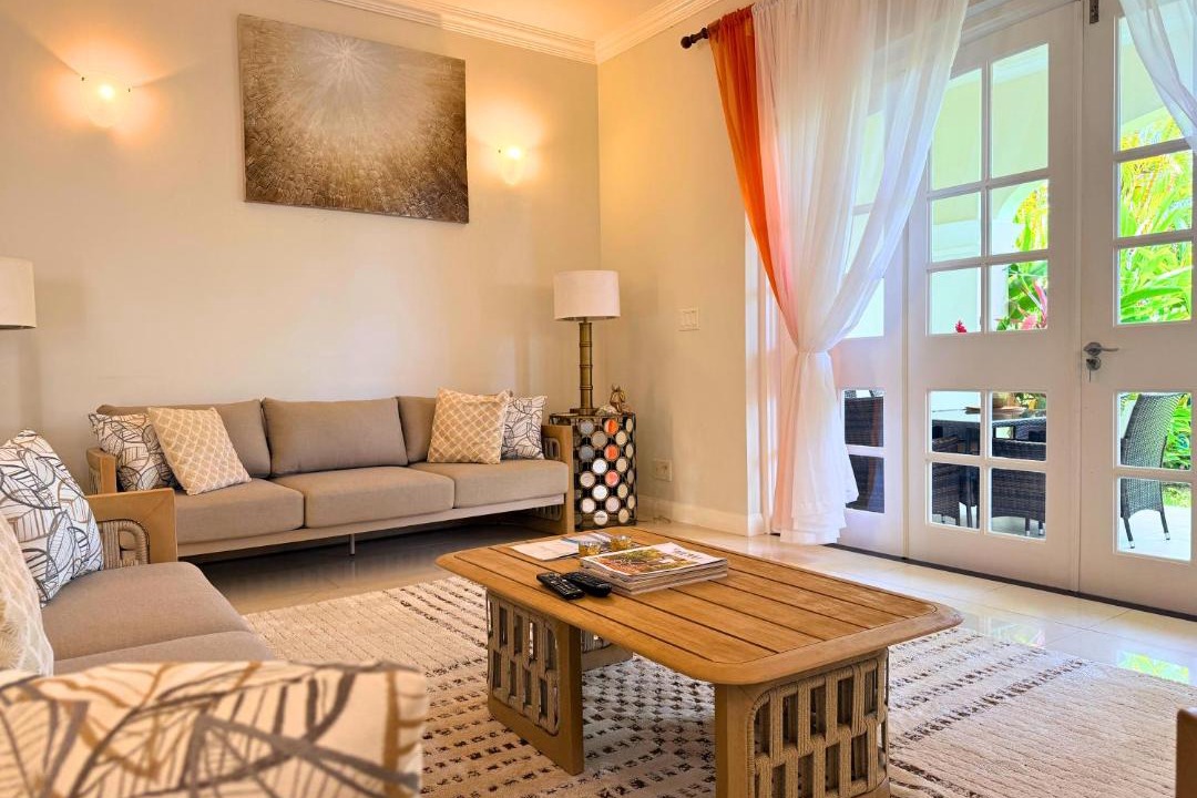 Porters House | Refreshing 2bed Townhome walking distance to beach