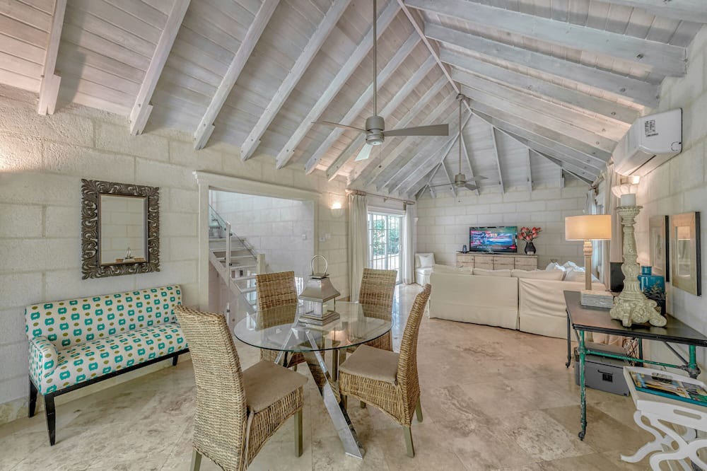 Photo of Livingroom in Old Trees Bay