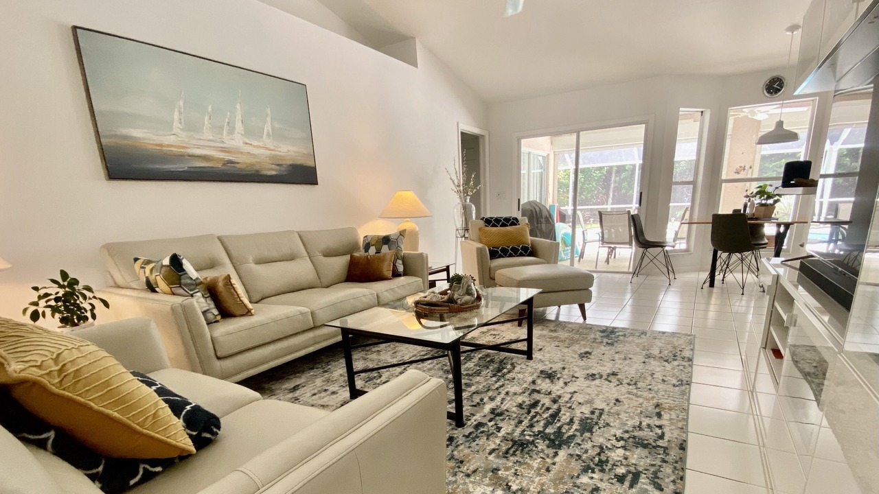 Photo of Livingroom in Crown Pointe