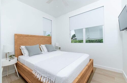 Mount Standfast Hotel | Garden Grove Hotel