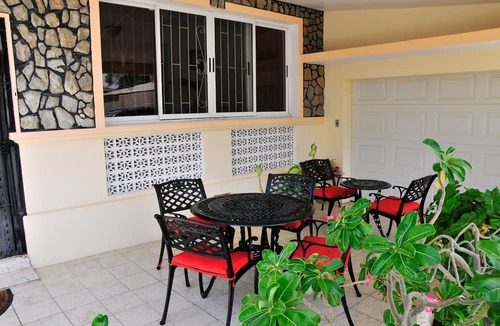 Lower Carlton House | Graceville Beach House - by Zenbreak
