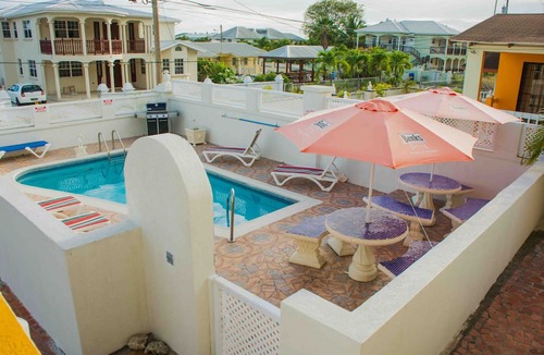 Welches Villa | 2 Bedroom Holiday rental With Pool On The Southcoast