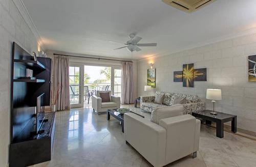 Old Trees Bay Apartment | Waterside 303
