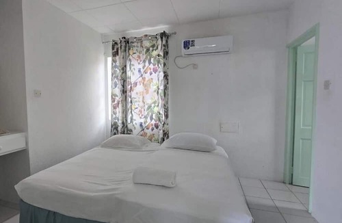Dover Apartment | Classic One-Bedroom Apartment W King bed