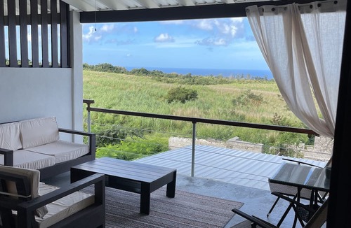 Gibbs Bay Apartment | One bed apartment with expansive ocean view