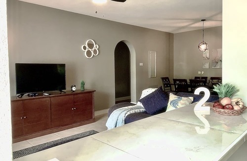 Black Rock Apartment | Large 3 Bed + FREE amenities + Close to everything