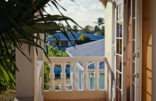 Atlantic Shores Apartment | Relaxing, Amazing beach, pool, Cheap cars, quiet area, Surfers paradise 1
