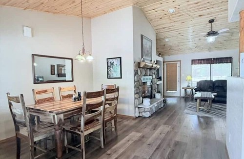 Heber Cabin | Cozy Bear Cabin with Hot Tub
