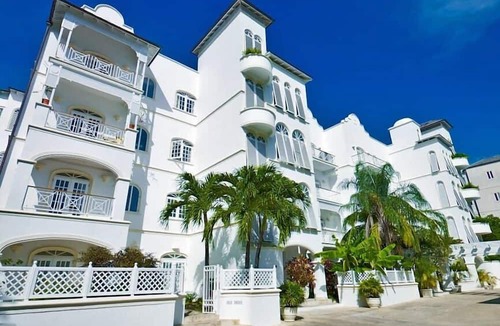 Old Trees Bay Apartment | Please Inquire Before Booking – Luxury Villa