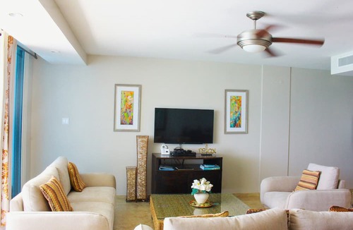 Maxwell Condo | White Sand Beach Front, Turquois Blue Ocean View, Pools, Hot tub, Guarded,5 star