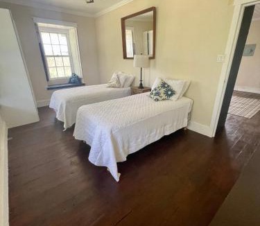 Gibbs Bay Apartment | Canvas and Cave