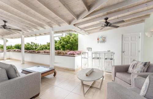 Merlin Bay Villa | Ultra Luxury Infinity Pool Villa on Platinum Coast Gated Development