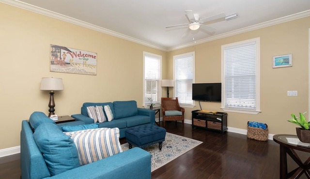 Beautiful Island Home in Anglers Reef! Ocean front community. Pool & boat slip. in Islamorada