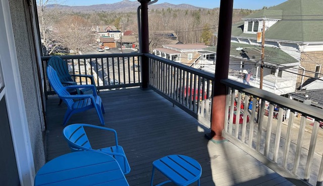 Penthouse w/Best Mtn Views Walk to Gore, Main St | Fast WiFi | Sleeps 6 in North Creek