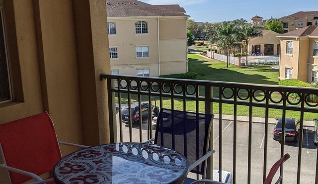 Your next magical getaway! Spacious 3 bedroom, 2 bath condo in gated community. in Davenport