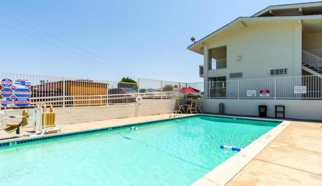Sunny 2-bed Room|Pool|Free Wifi in Redding CA