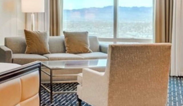 Spacious hotel suite in marvelous Las Vegas with no resort fee, free coffee/WiFi in Las Vegas