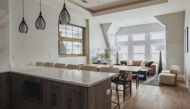 Luxury Designer Penthouse|Private Deck|Gold Coast in Chicago