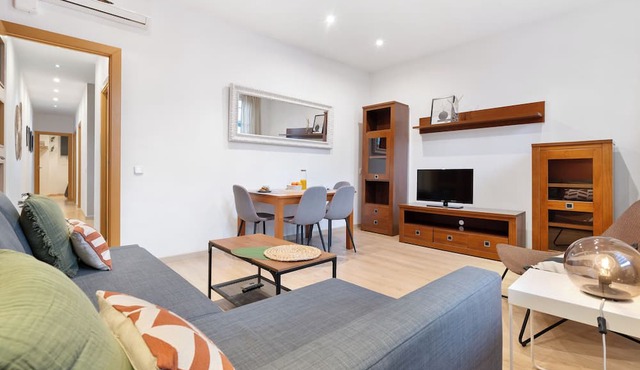 Modern Eixample Retreat: Stylish 2-Bedroom Apartment in Central Barcelona in Barcelona